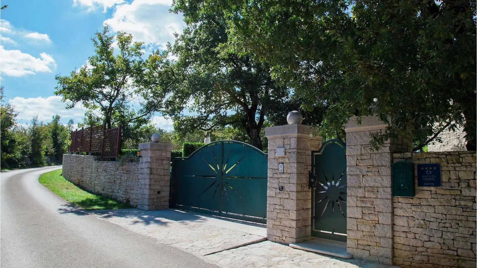Villa Kringa Kucici 펜션